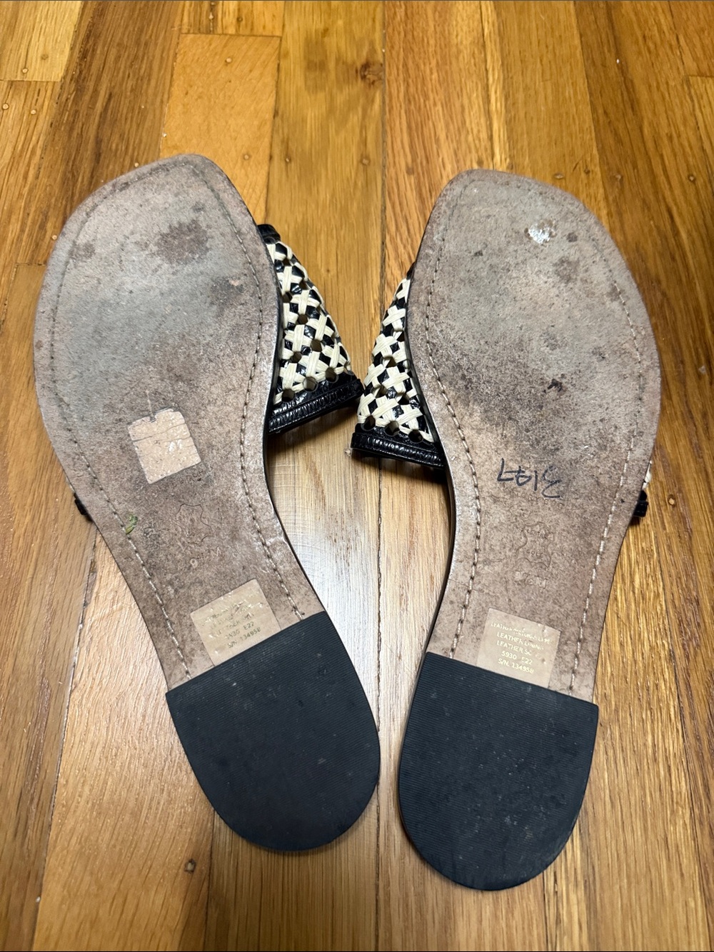 Tory Burch Black and Cream Woven Slide Sandals - Picture 4 of 4